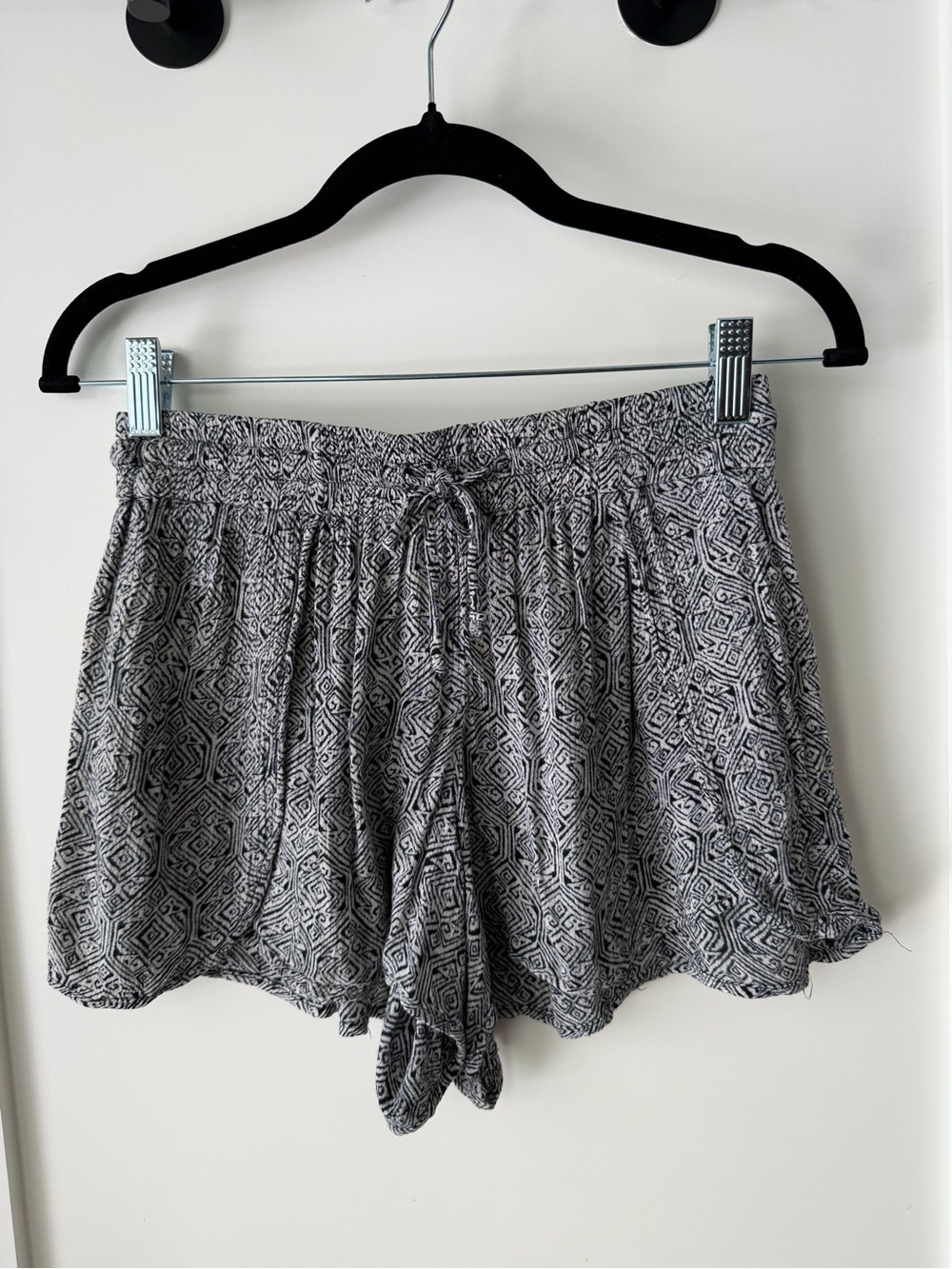 Volcom Black & White Geometric Print Elastic-Waist Shorts